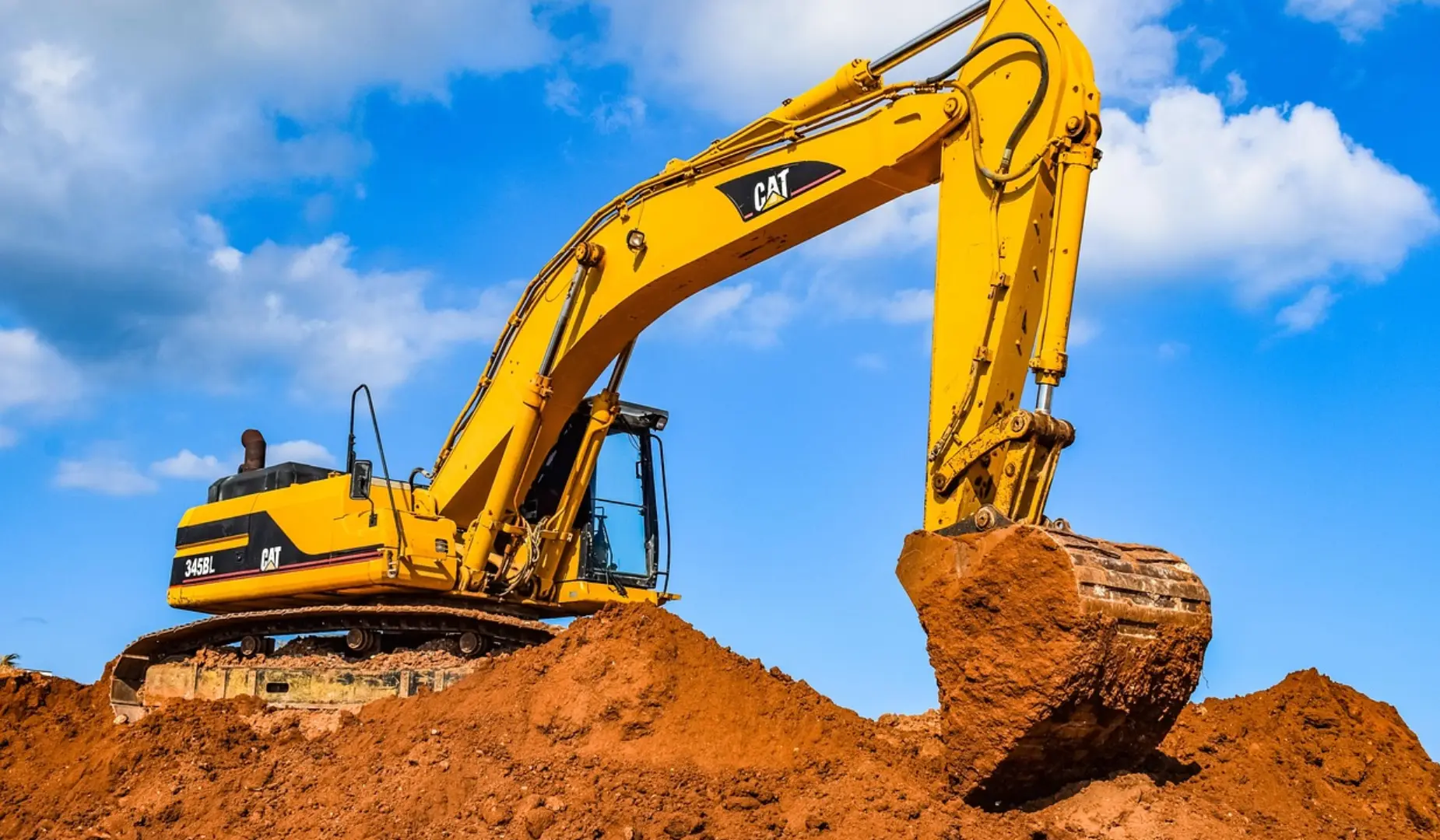 Rentar o comprar maquinaria pesada